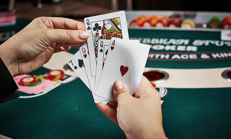 Hur man spelar en runda i Caribbean Poker