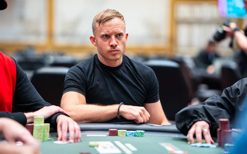 Martin Jacobson spelar poker
